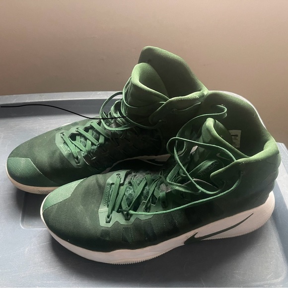 Men’s size 14 Nike basketball shoes - Picture 2 of 3